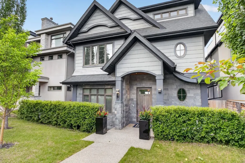 2010 29 Avenue SW Calgary AB T2T1N3