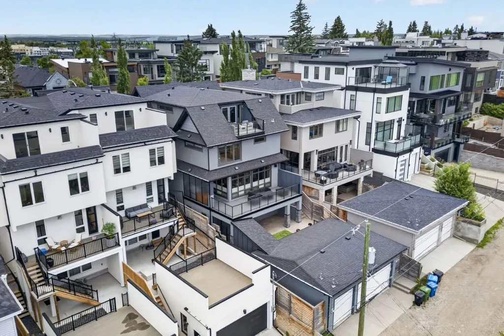 2010 29 Avenue SW Calgary AB T2T1N3