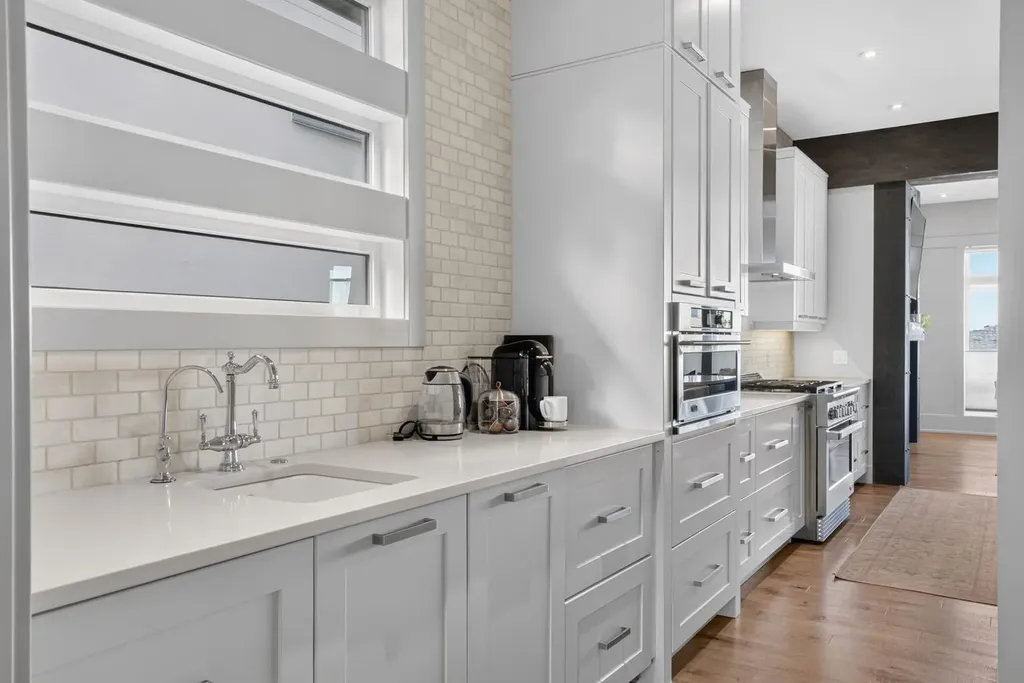 2010 29 Avenue SW Calgary AB T2T1N3