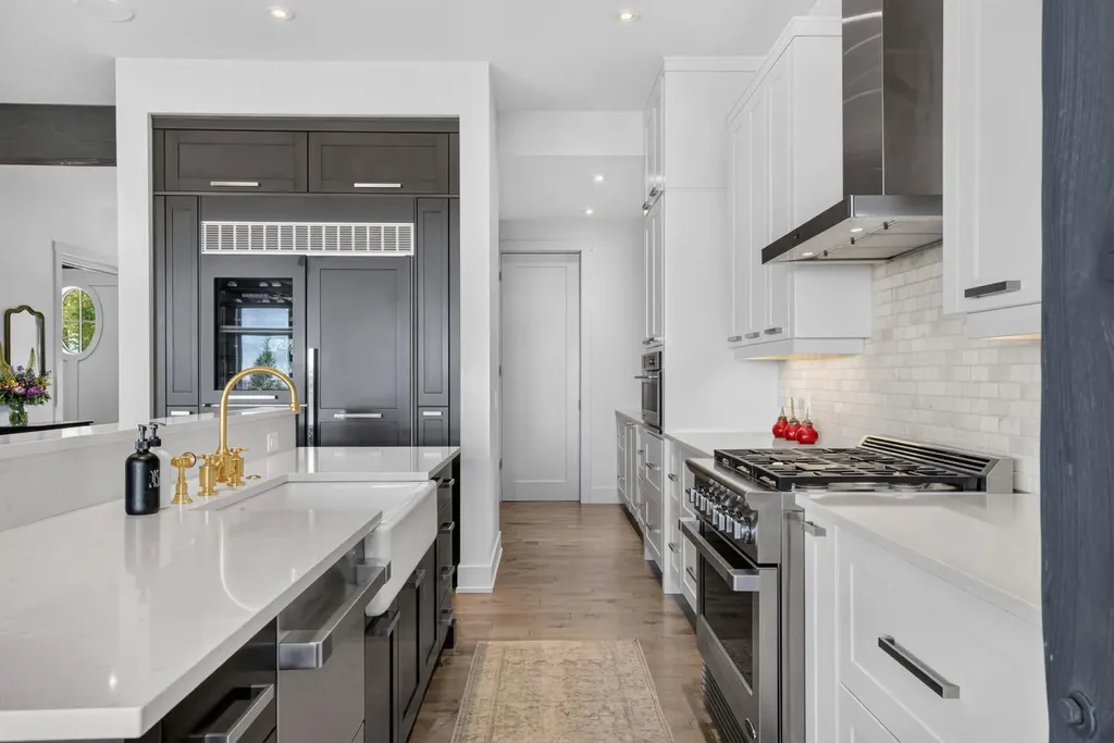 2010 29 Avenue SW Calgary AB T2T1N3