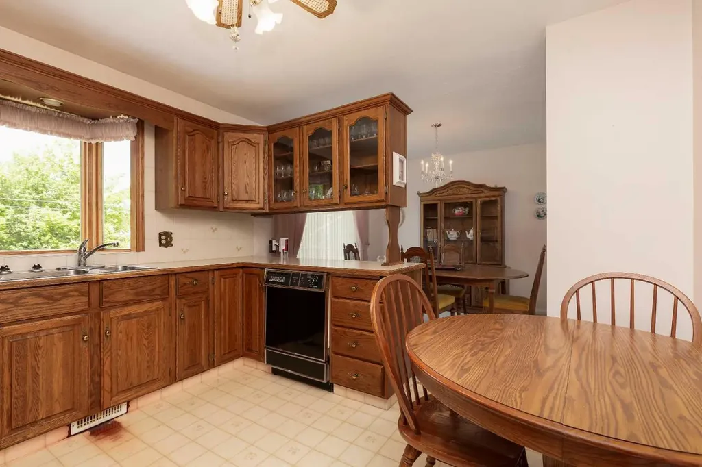 2209 8a Avenue S Lethbridge AB T1J 1S7