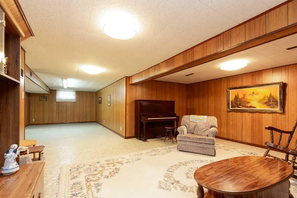 2209 8a Avenue S Lethbridge AB T1J 1S7