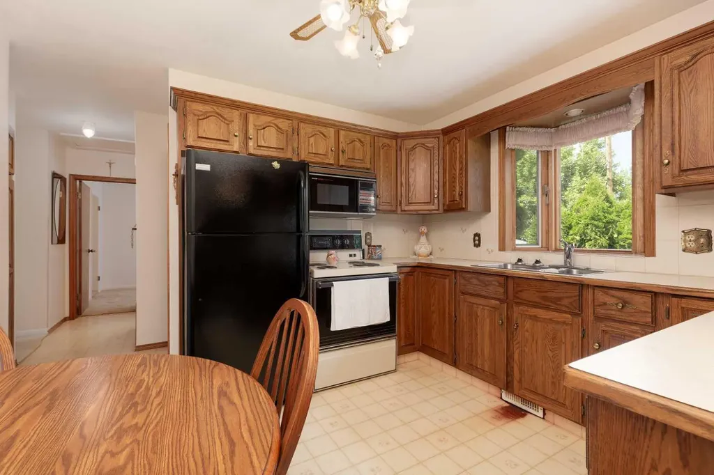 2209 8a Avenue S Lethbridge AB T1J 1S7