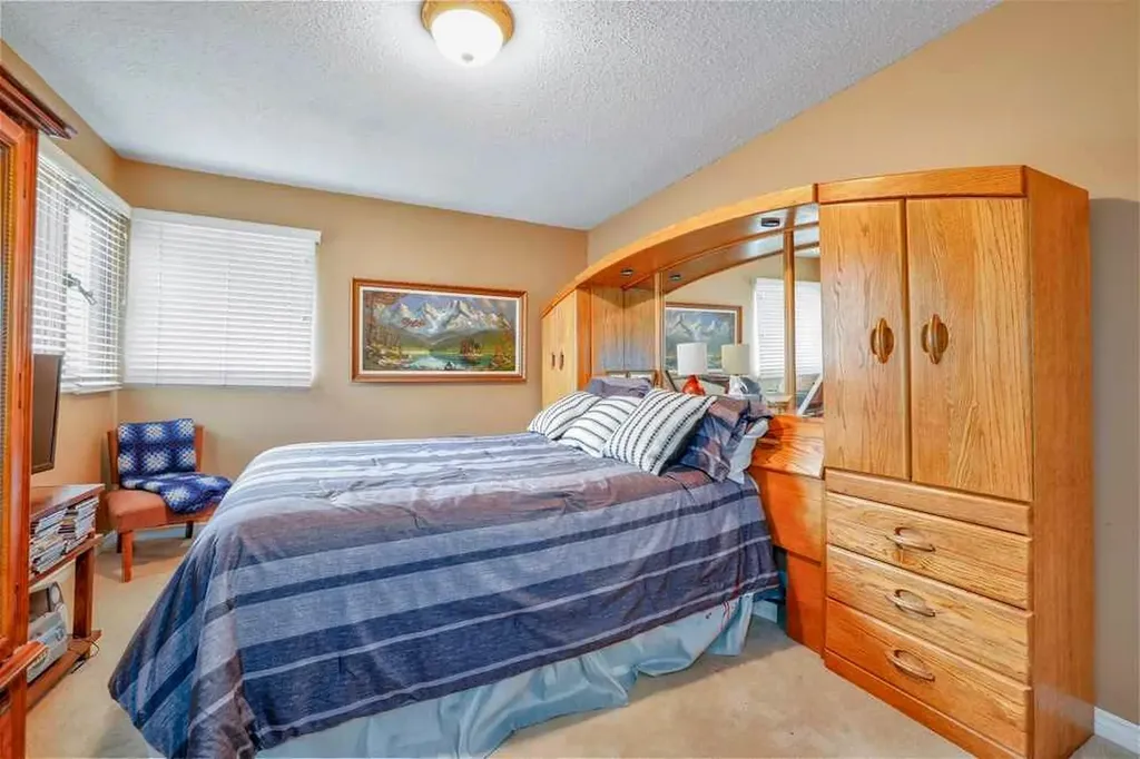 20 Midpark Crescent SE Calgary AB T2X1P3