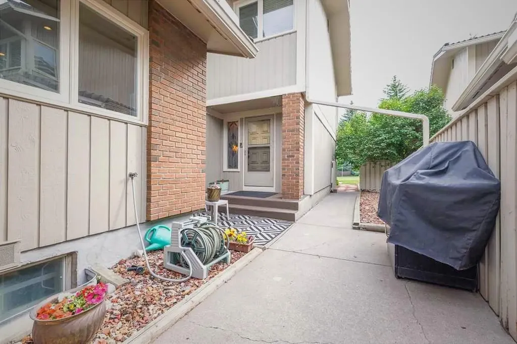 20 Midpark Crescent SE Calgary AB T2X1P3