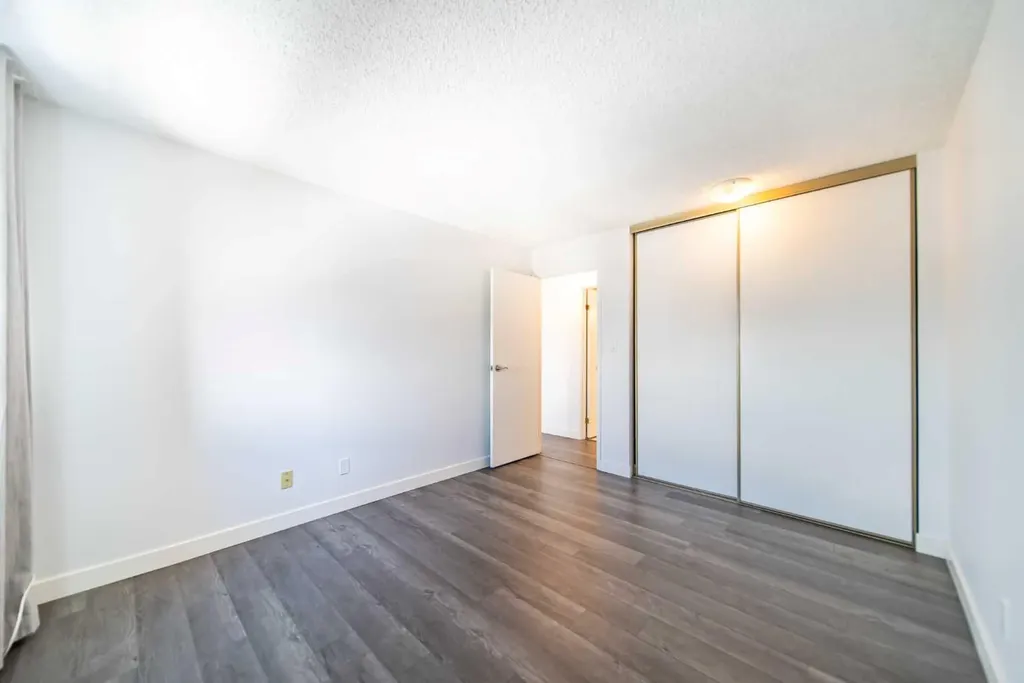 8604 48 Avenue NW Calgary AB T2B 5E6