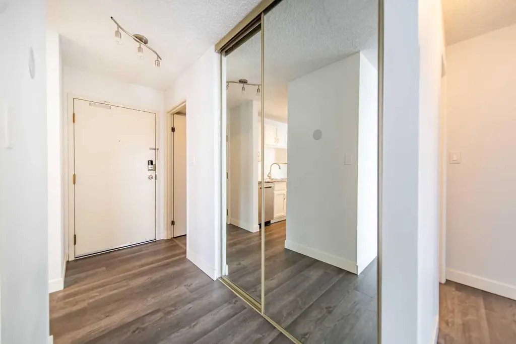 8604 48 Avenue NW Calgary AB T2B 5E6