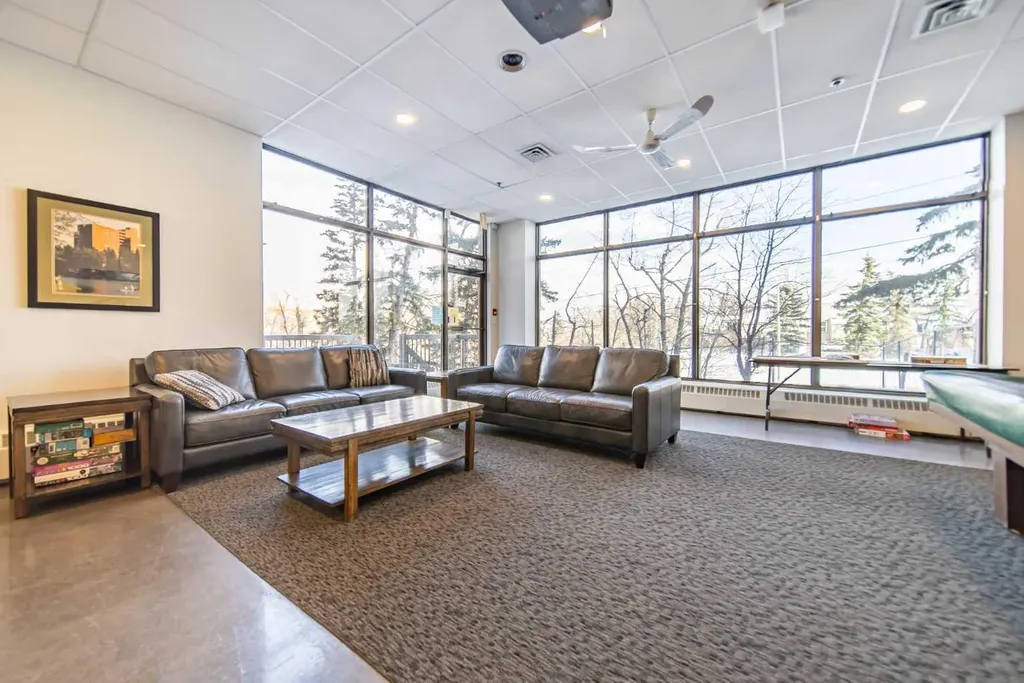8604 48 Avenue NW Calgary AB T2B 5E6