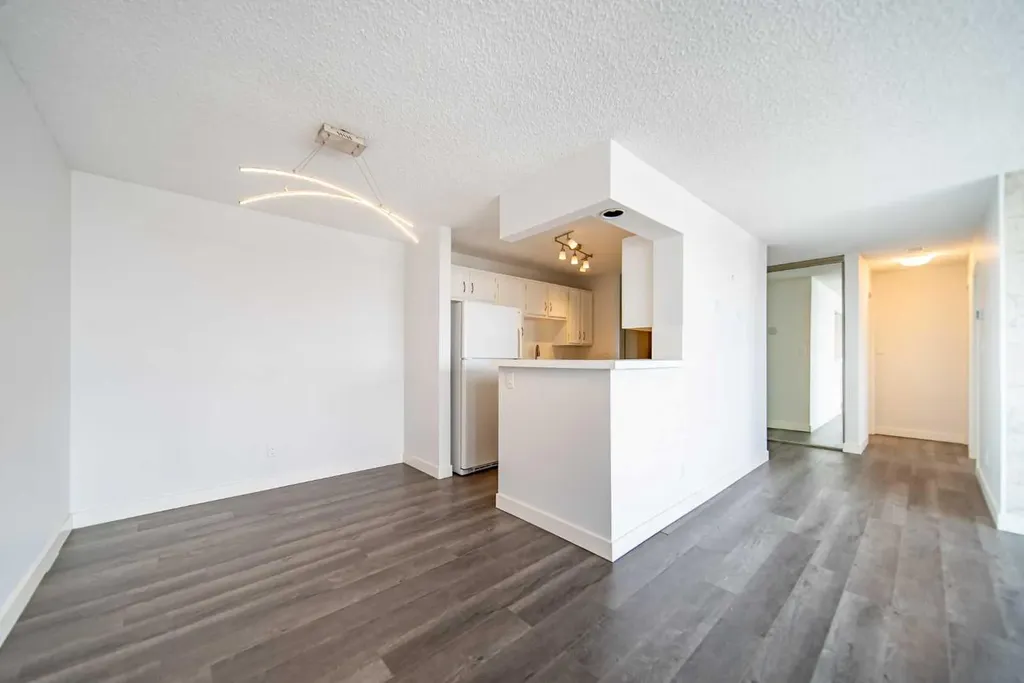 8604 48 Avenue NW Calgary AB T2B 5E6