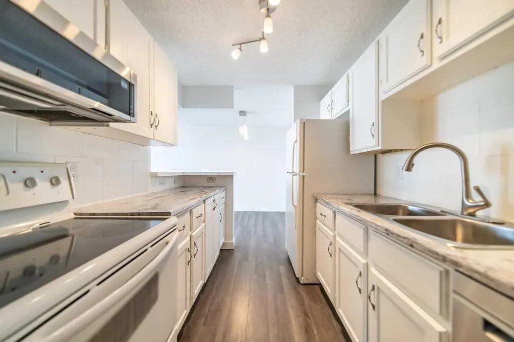 8604 48 Avenue NW Calgary AB T2B 5E6