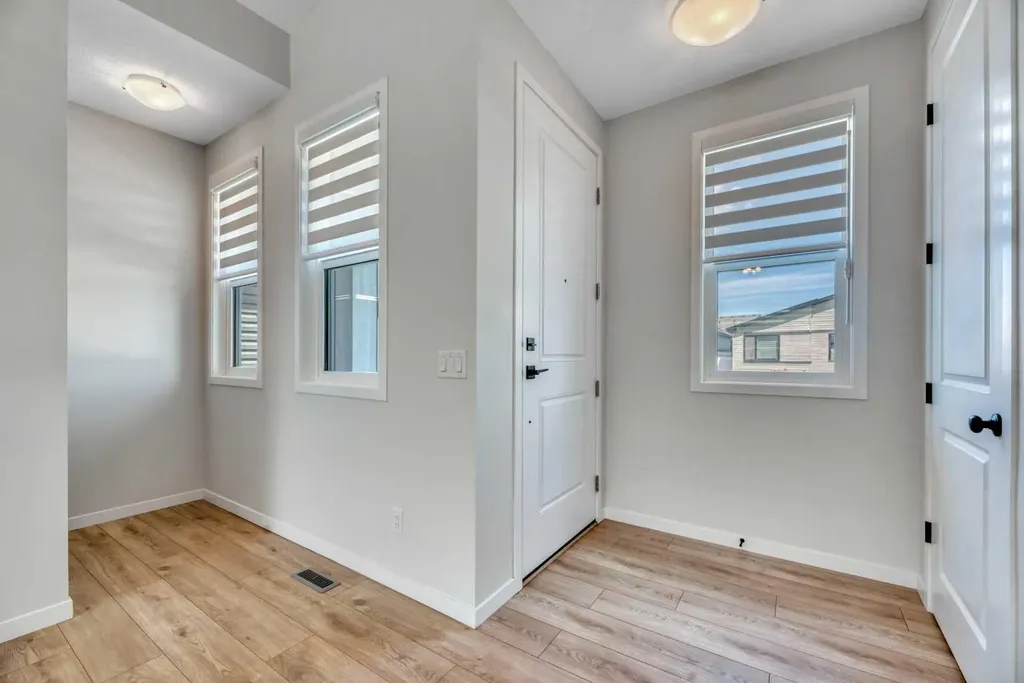 33 Lucas Rise NW Calgary AB T3P 1N3