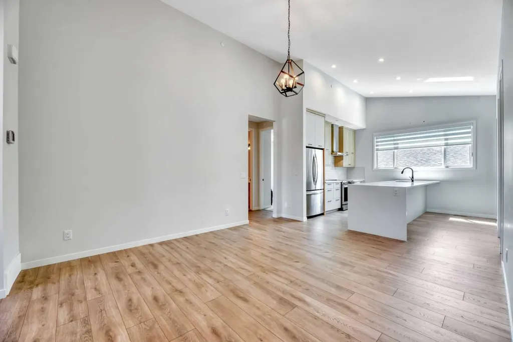 33 Lucas Rise NW Calgary AB T3P 1N3