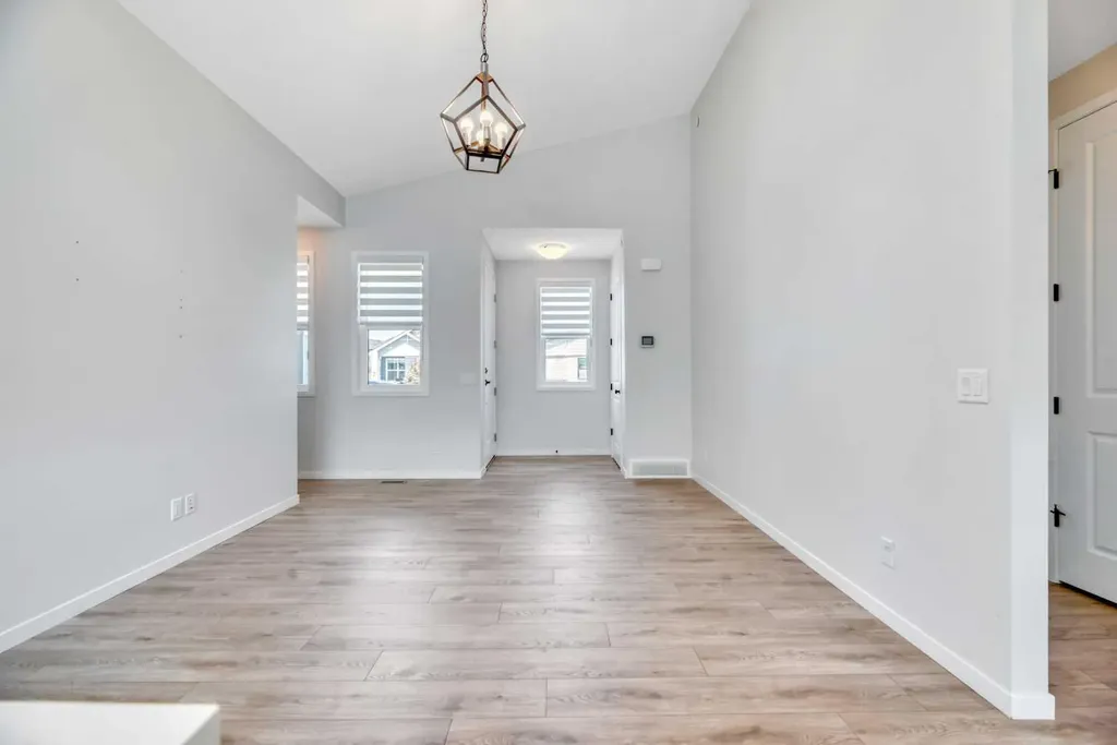 33 Lucas Rise NW Calgary AB T3P 1N3