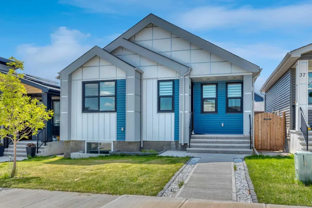 33 Lucas Rise NW Calgary AB T3P 1N3