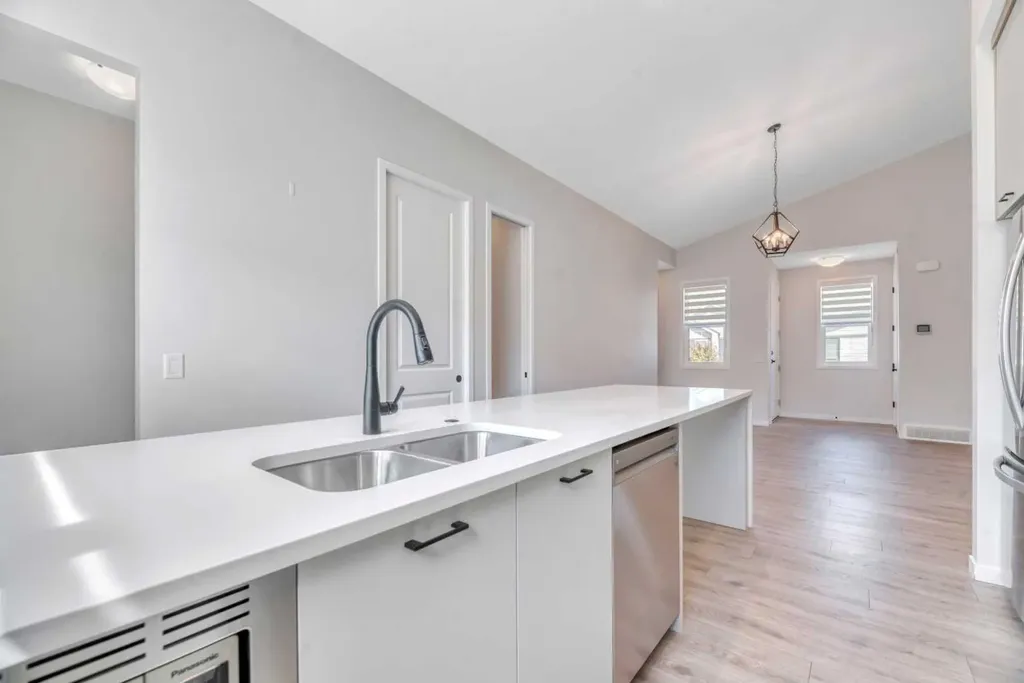 33 Lucas Rise NW Calgary AB T3P 1N3
