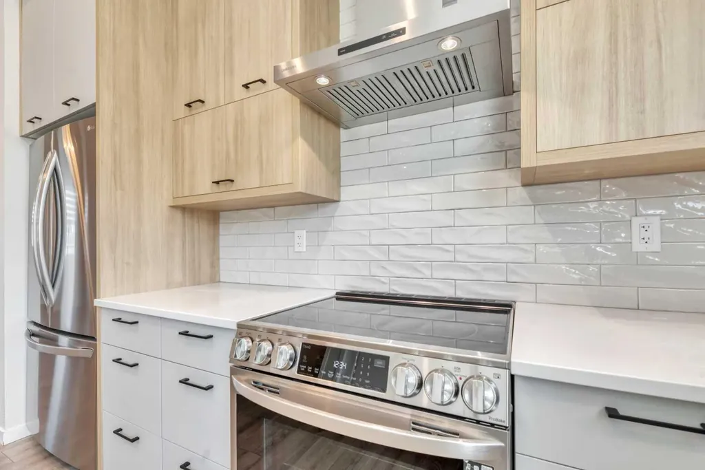 33 Lucas Rise NW Calgary AB T3P 1N3