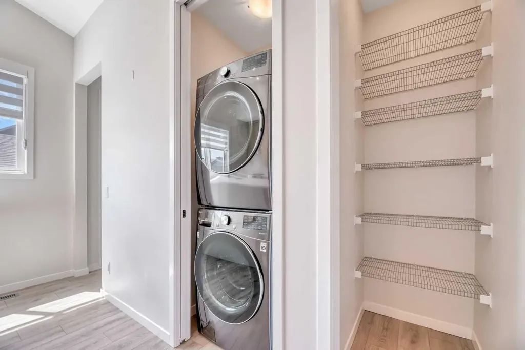 33 Lucas Rise NW Calgary AB T3P 1N3