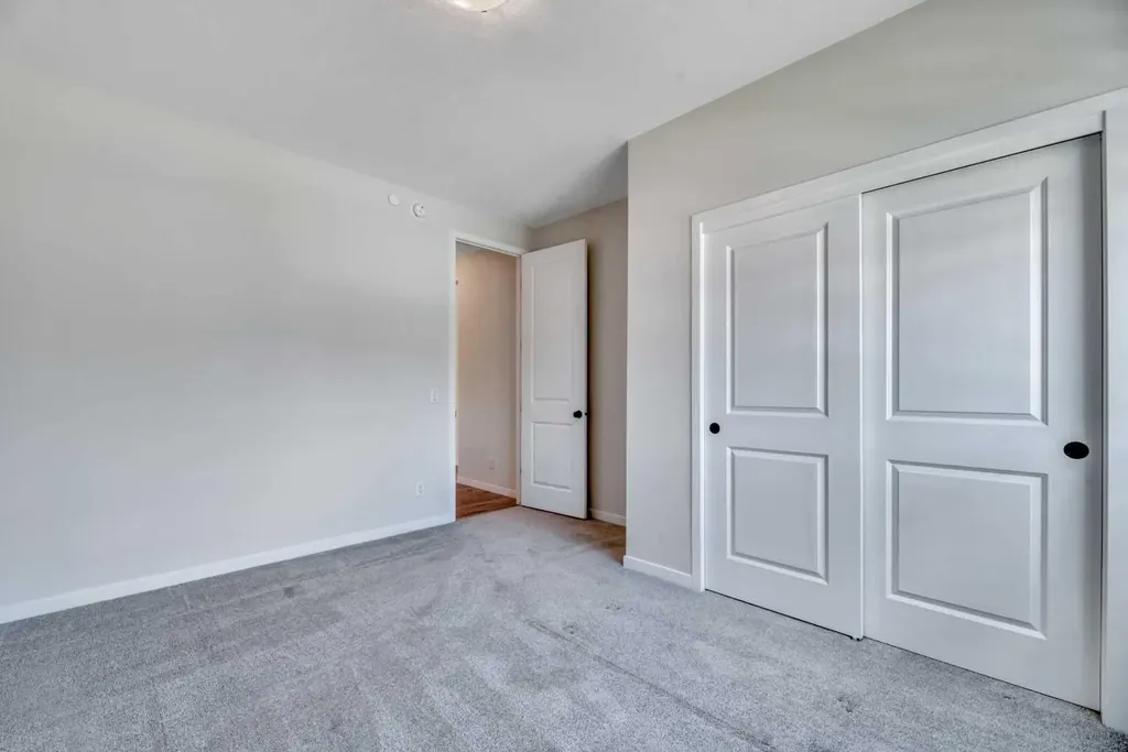 33 Lucas Rise NW Calgary AB T3P 1N3