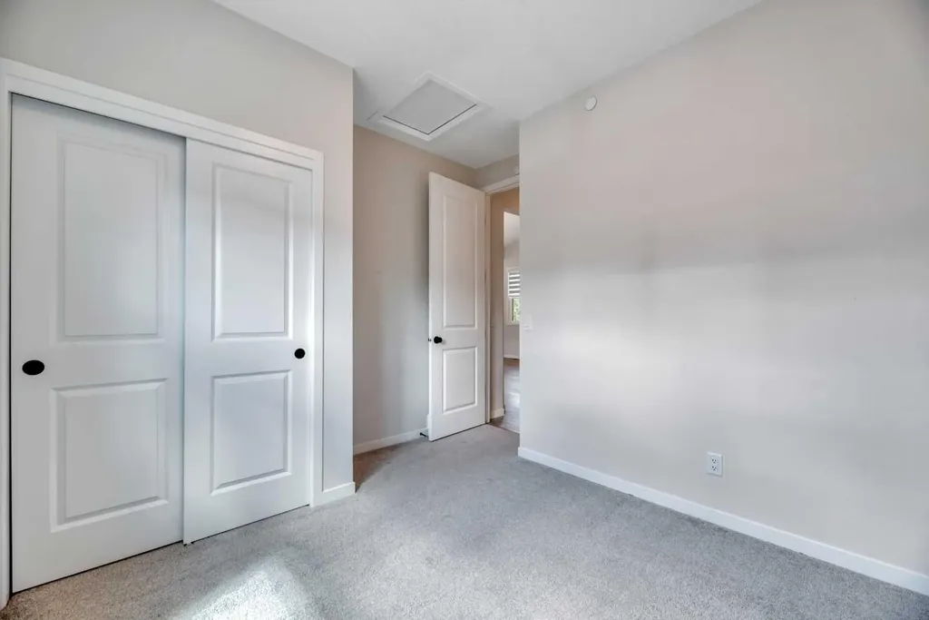 33 Lucas Rise NW Calgary AB T3P 1N3