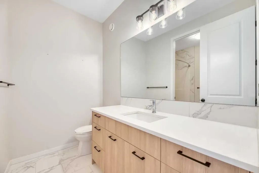 33 Lucas Rise NW Calgary AB T3P 1N3