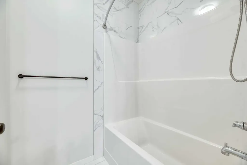 33 Lucas Rise NW Calgary AB T3P 1N3