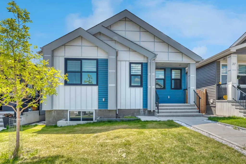 33 Lucas Rise NW Calgary AB T3P 1N3