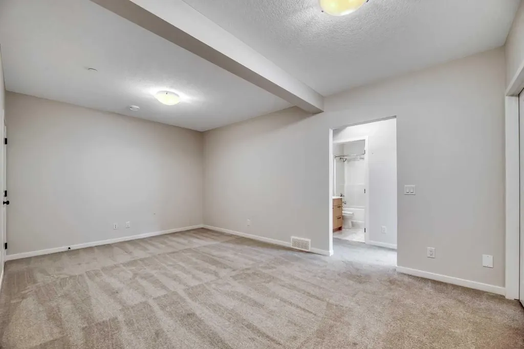 33 Lucas Rise NW Calgary AB T3P 1N3