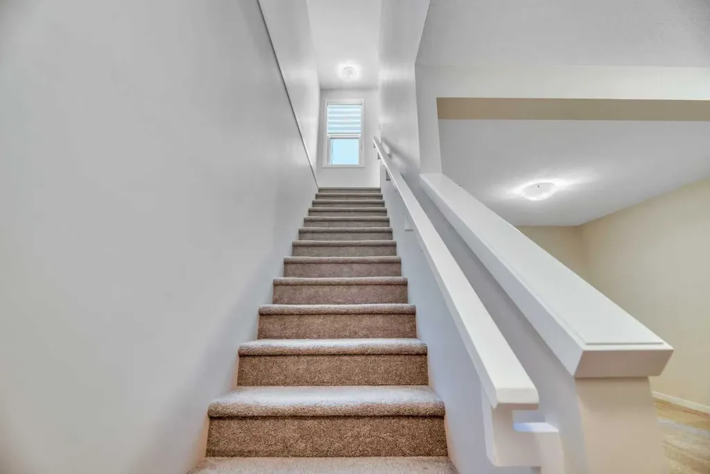 33 Lucas Rise NW Calgary AB T3P 1N3