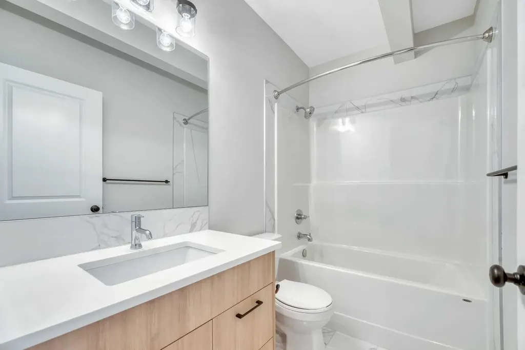 33 Lucas Rise NW Calgary AB T3P 1N3