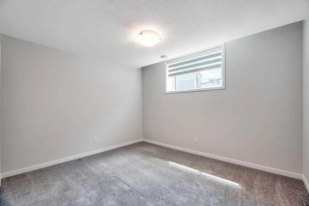 33 Lucas Rise NW Calgary AB T3P 1N3