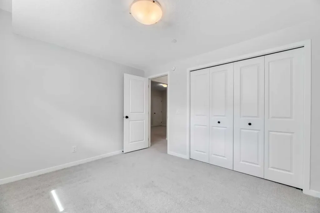 33 Lucas Rise NW Calgary AB T3P 1N3