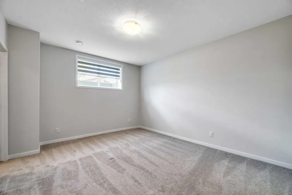 33 Lucas Rise NW Calgary AB T3P 1N3