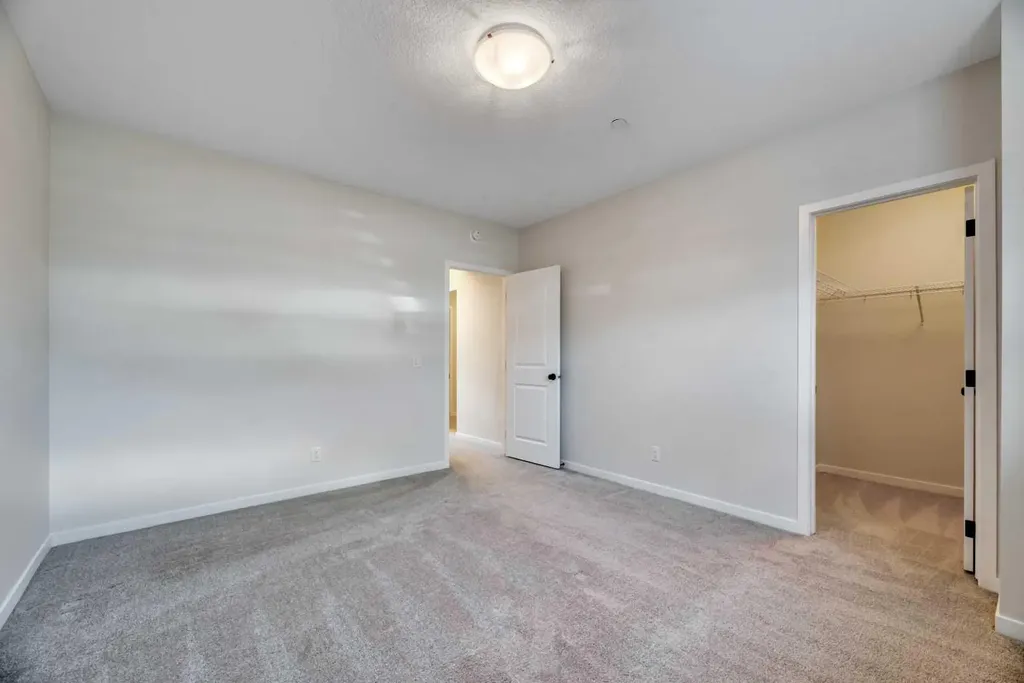 33 Lucas Rise NW Calgary AB T3P 1N3