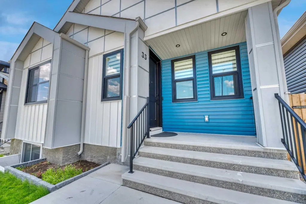 33 Lucas Rise NW Calgary AB T3P 1N3