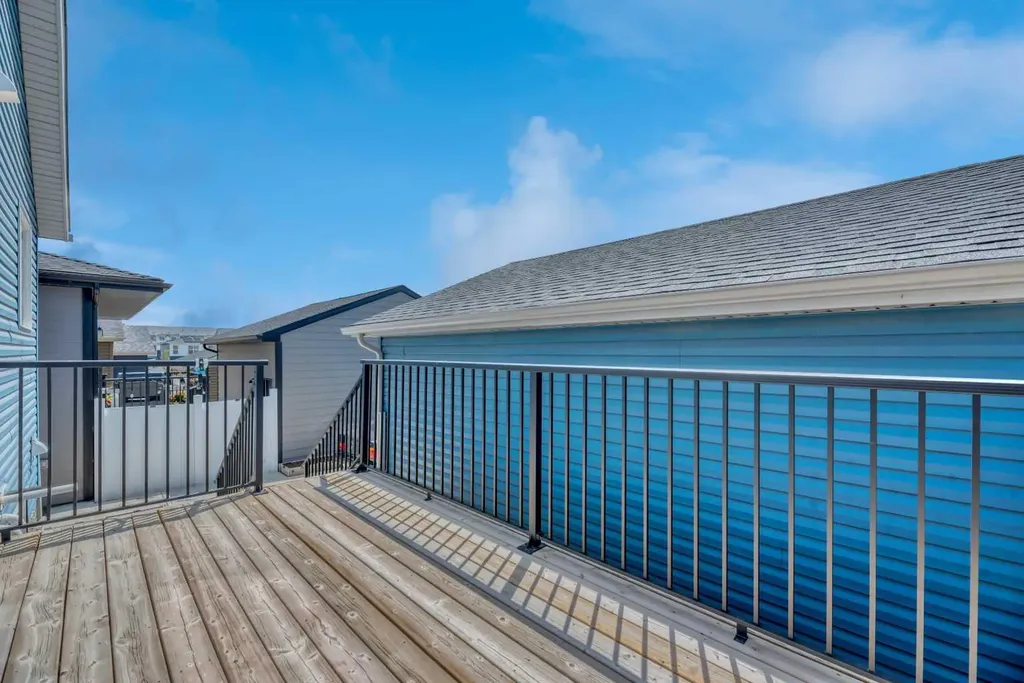 33 Lucas Rise NW Calgary AB T3P 1N3