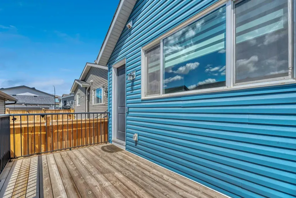 33 Lucas Rise NW Calgary AB T3P 1N3