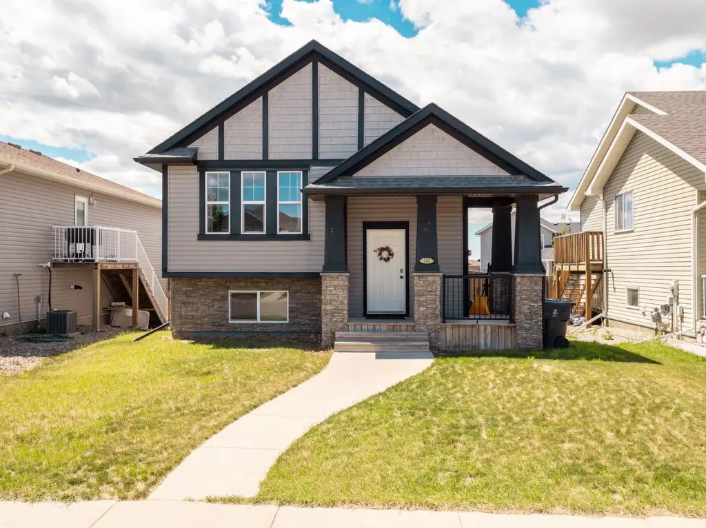 148 Mt Sundial Court W Lethbridge AB T1J 5C2