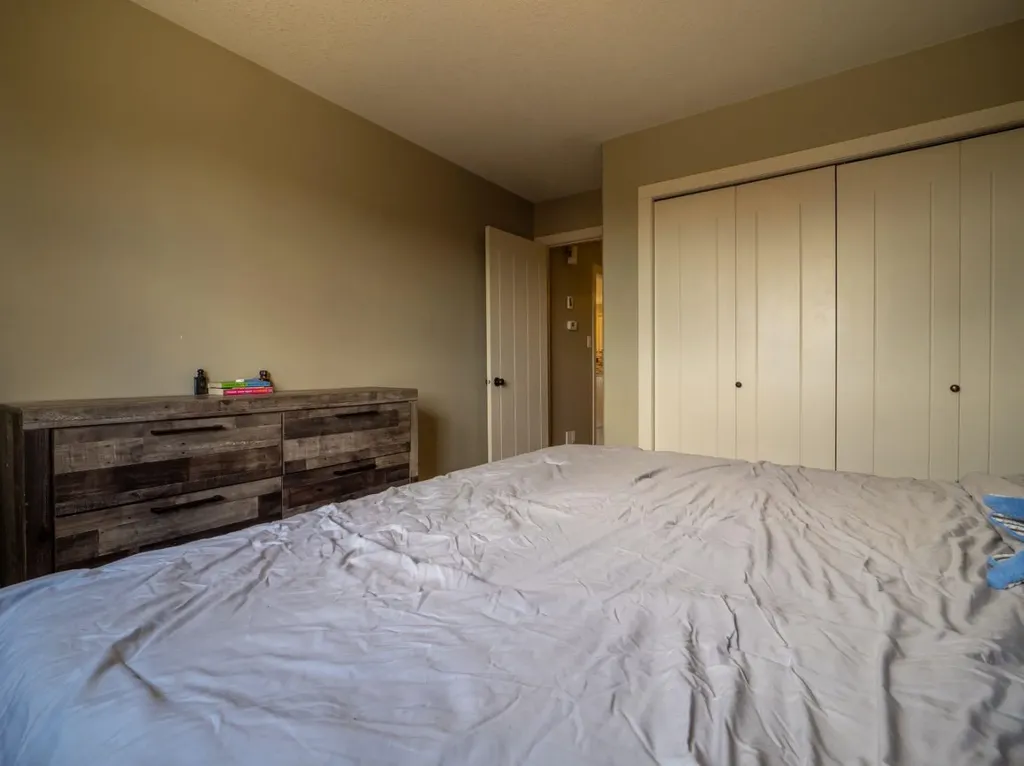 148 Mt Sundial Court W Lethbridge AB T1J 5C2