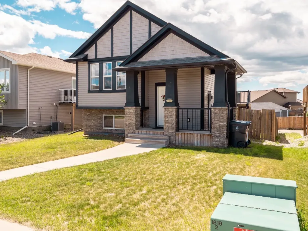 148 Mt Sundial Court W Lethbridge AB T1J 5C2