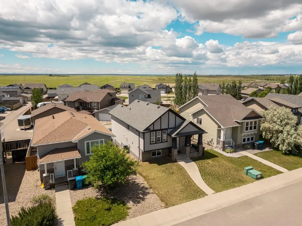 148 Mt Sundial Court W Lethbridge AB T1J 5C2