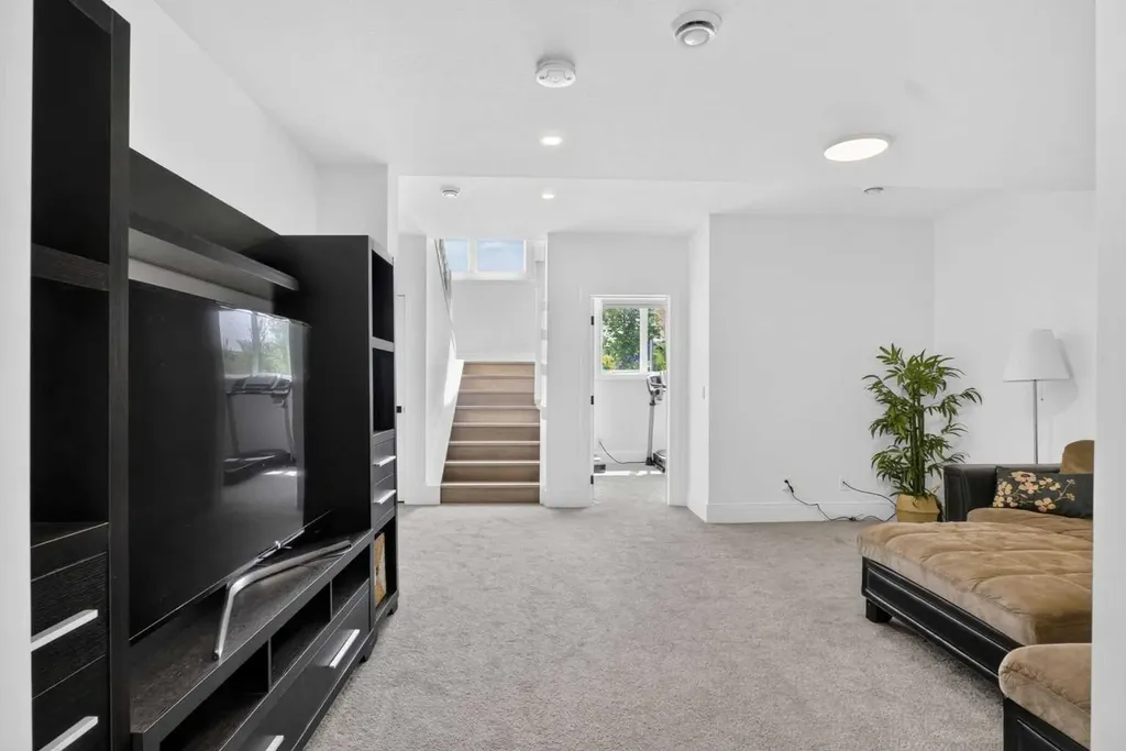 235 Treeline View SW Calgary AB T2Y0W6
