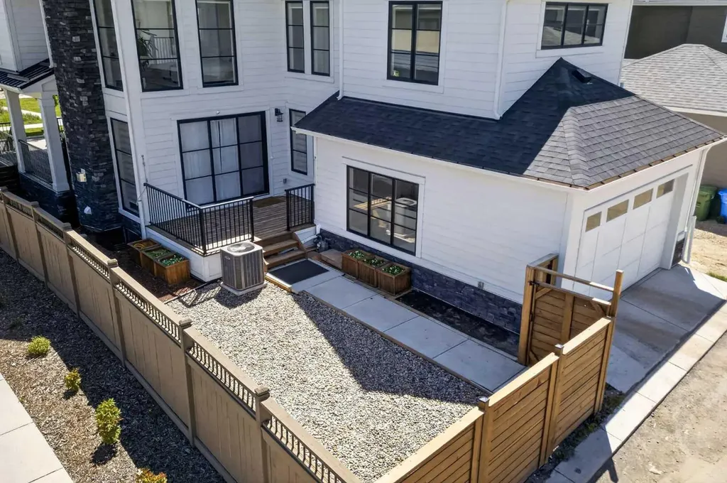 235 Treeline View SW Calgary AB T2Y0W6