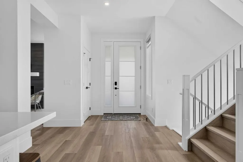 235 Treeline View SW Calgary AB T2Y0W6
