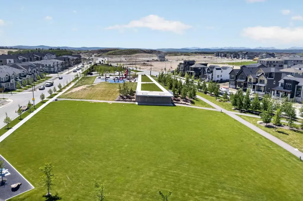 235 Treeline View SW Calgary AB T2Y0W6