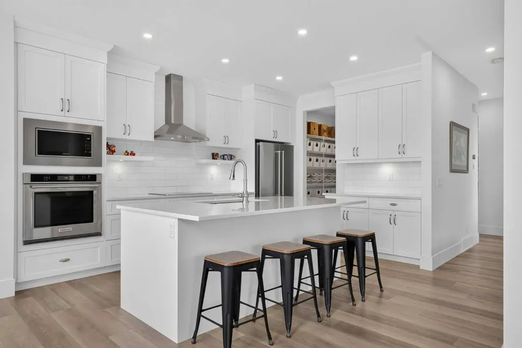 235 Treeline View SW Calgary AB T2Y0W6
