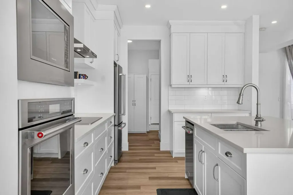 235 Treeline View SW Calgary AB T2Y0W6
