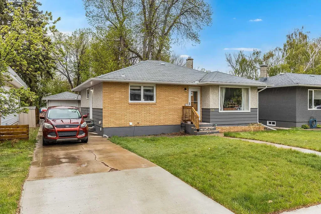 549 2 Street NW Medicine Hat AB T1A 6K2