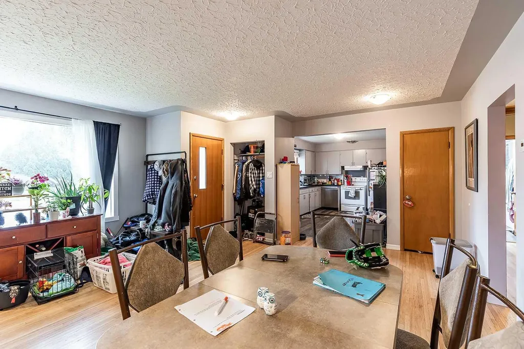 549 2 Street NW Medicine Hat AB T1A 6K2