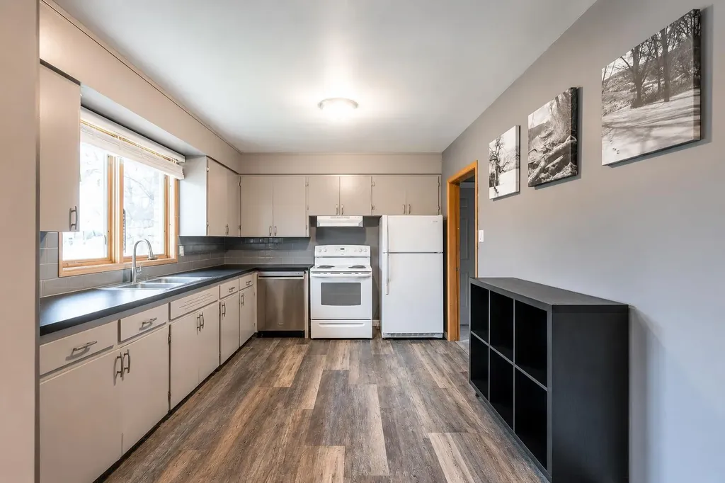549 2 Street NW Medicine Hat AB T1A 6K2