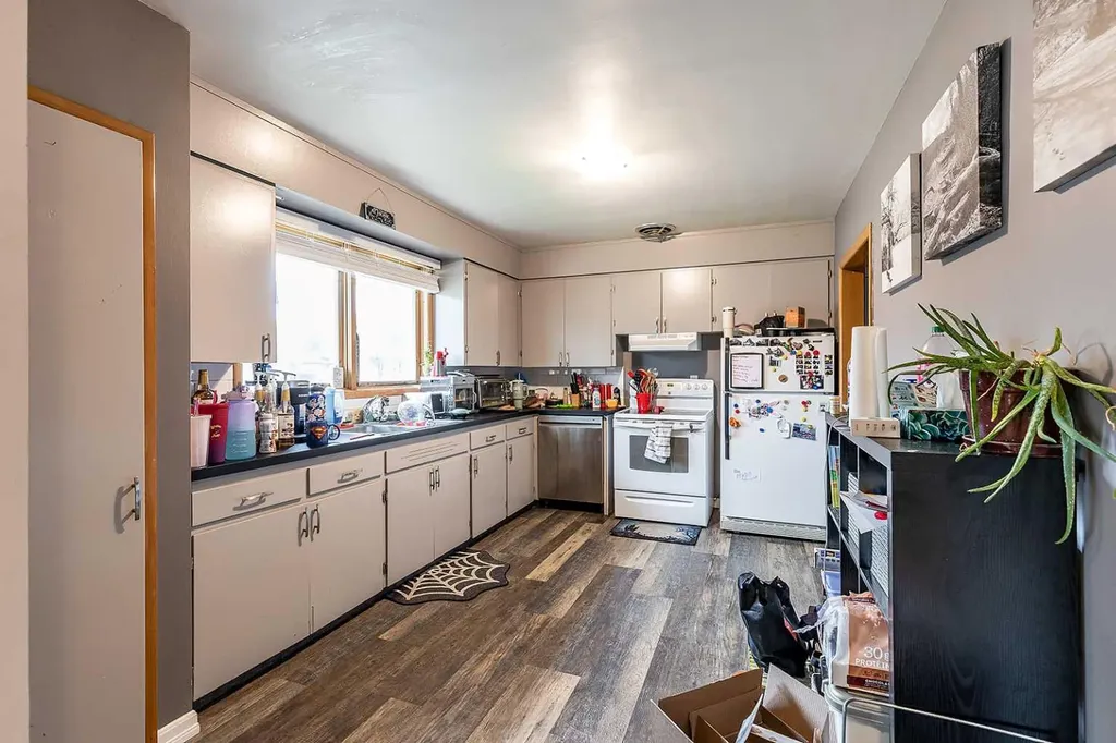 549 2 Street NW Medicine Hat AB T1A 6K2